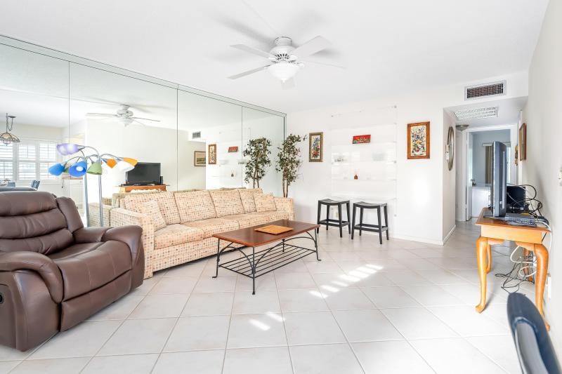  Condo & Townhome Photos