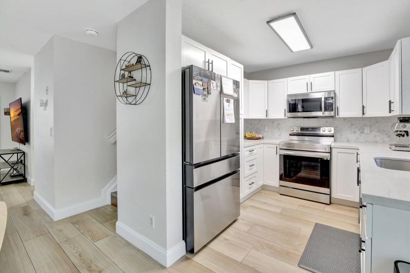  Condo & Townhome Photos