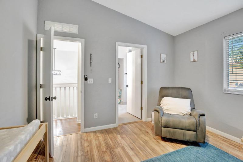  Condo & Townhome Photos