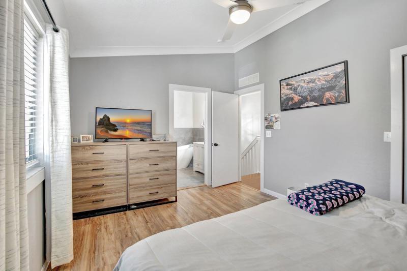  Condo & Townhome Photos
