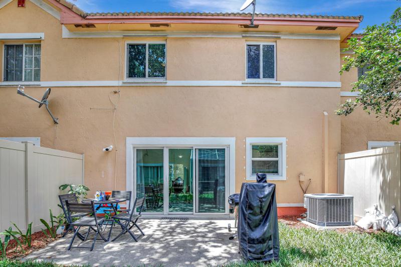  Condo & Townhome Photos