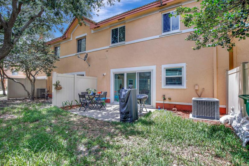  Condo & Townhome Photos