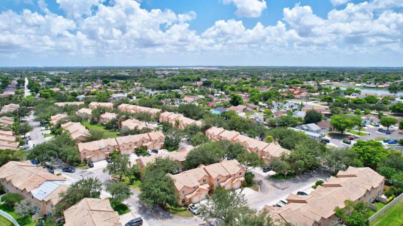  Condo & Townhome Photos