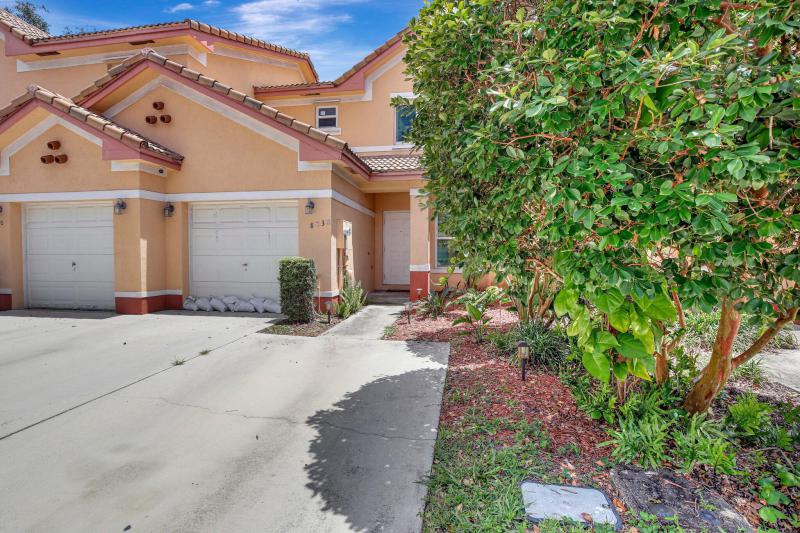  Condo & Townhome Photos