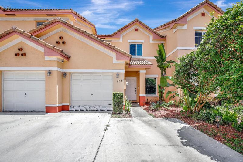  Condo & Townhome Photos