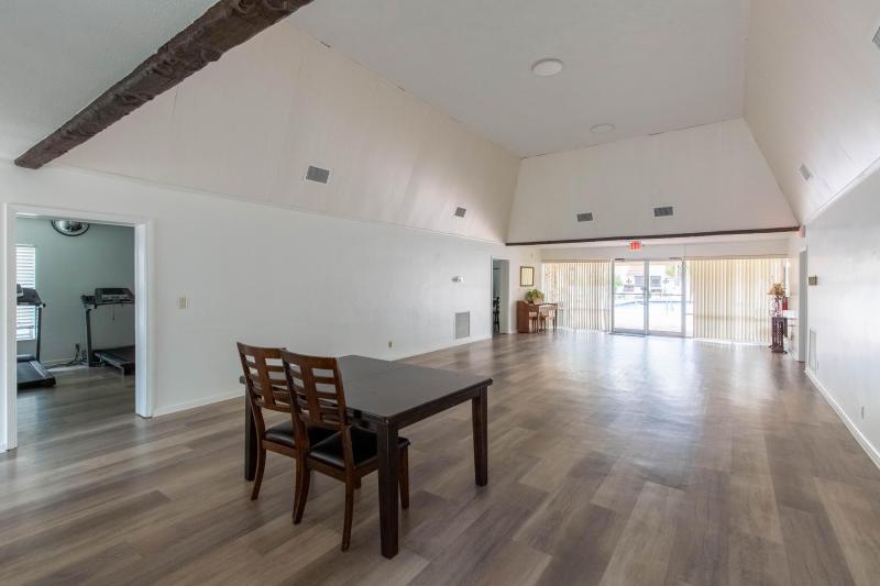  Condo & Townhome Photos