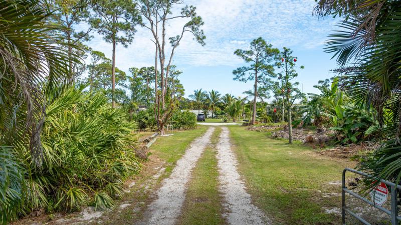  Commercial & Industrial Land Images 