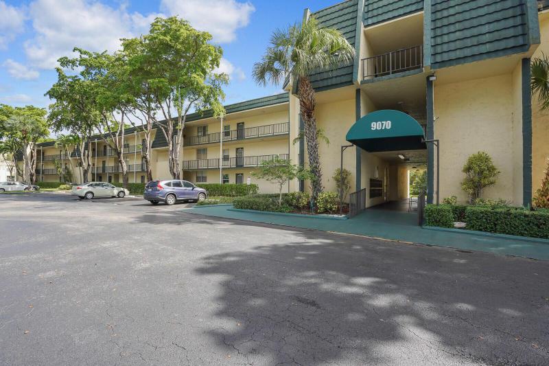  Condo & Townhome Photos