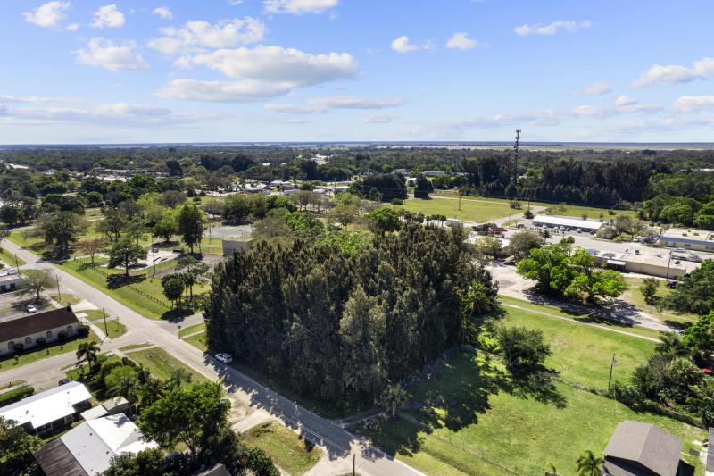  Commercial & Industrial Land Images 