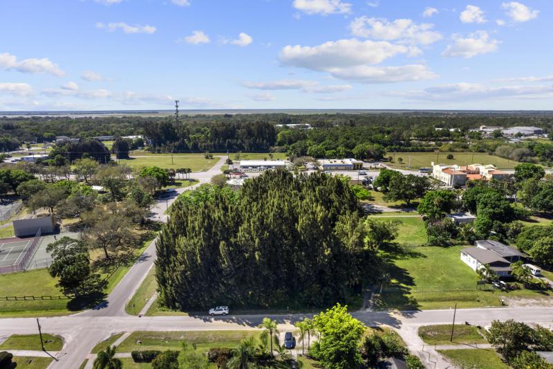  Commercial & Industrial Land Images 
