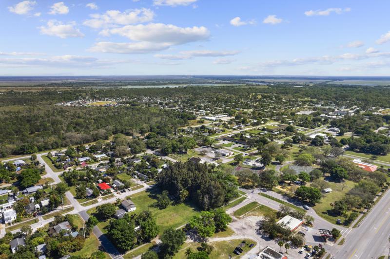  Commercial & Industrial Land Images 