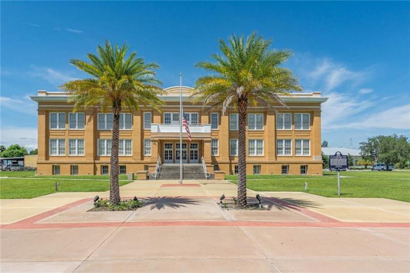  Commercial & Industrial Land Images 