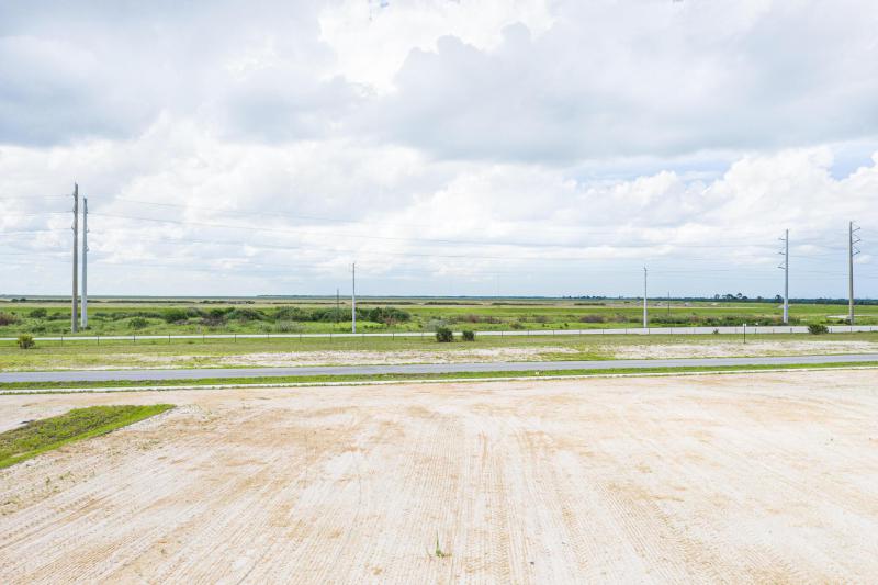  Commercial & Industrial Land Images 