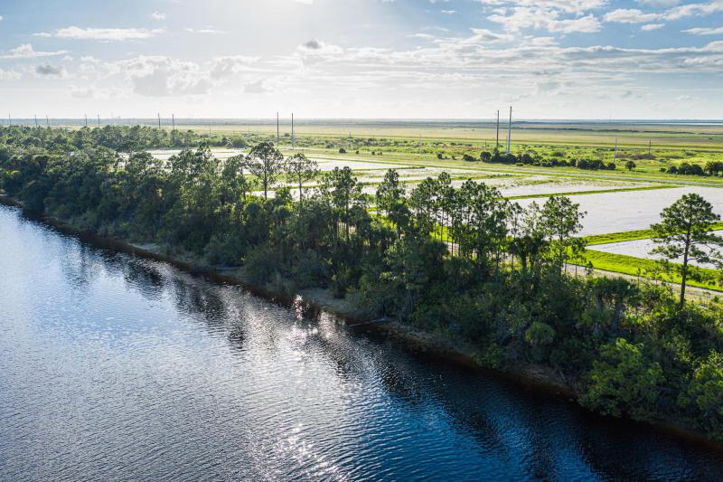  Commercial & Industrial Land Images 