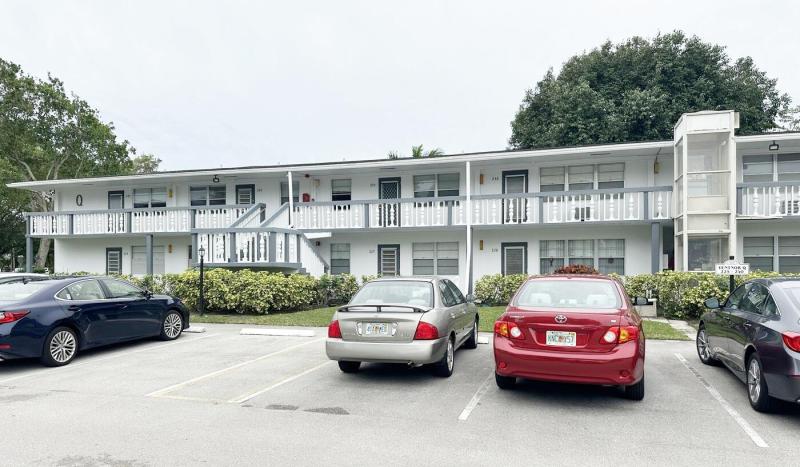  Condo & Townhome Photos