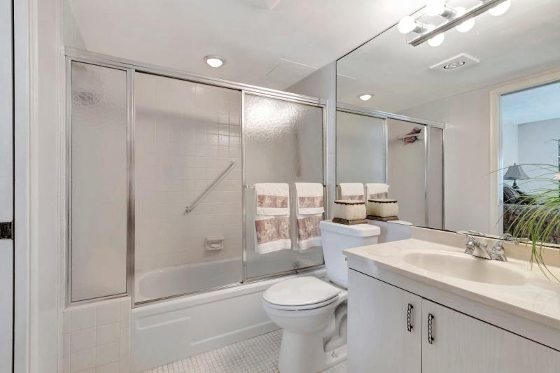 Condo & Townhome Photos