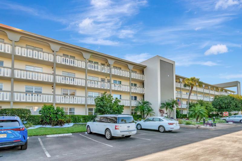  Condo & Townhome Photos