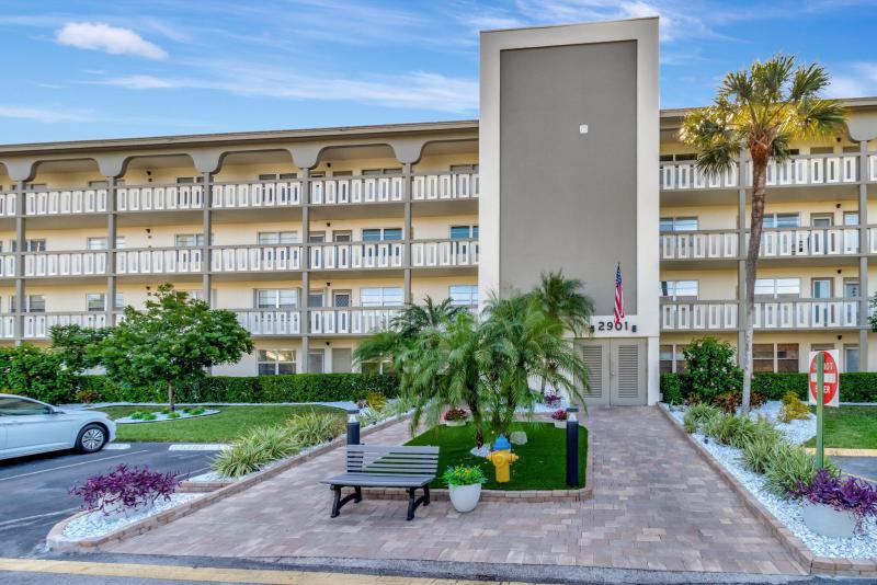  Condo & Townhome Photos