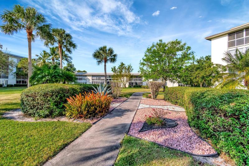  Condo & Townhome Photos