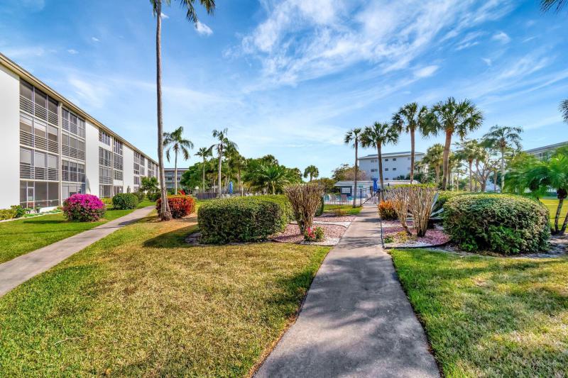  Condo & Townhome Photos