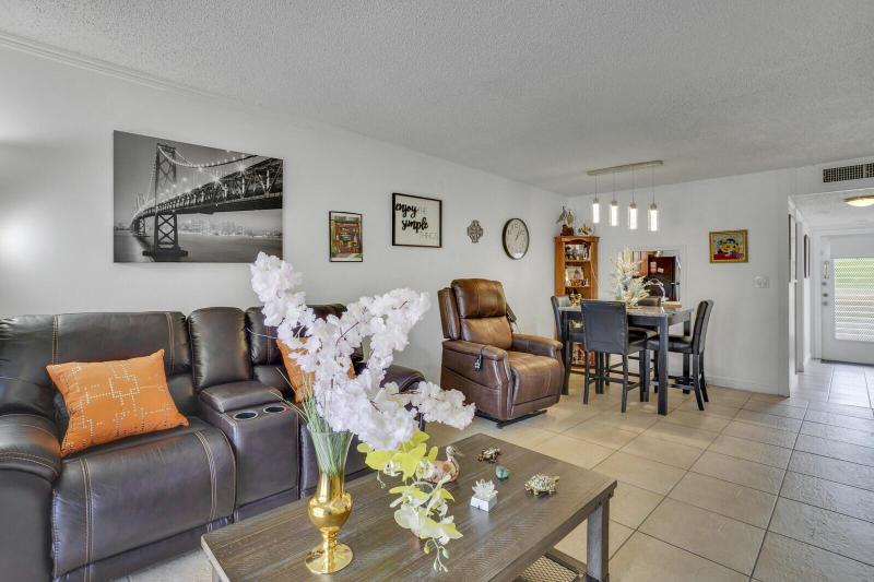  Condo & Townhome Photos