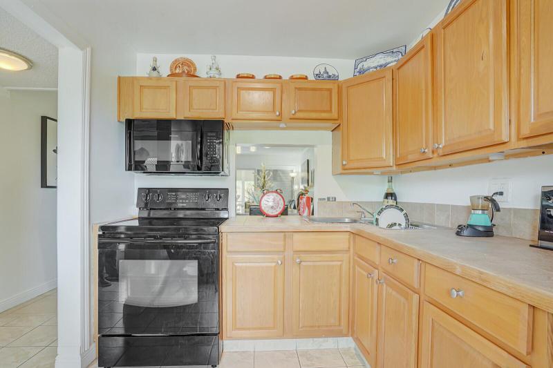  Condo & Townhome Photos