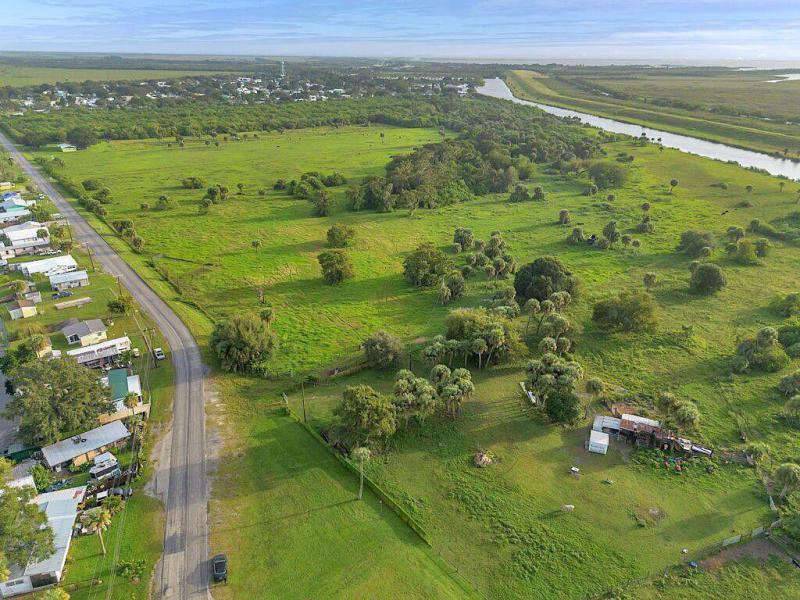  Commercial & Industrial Land Images 