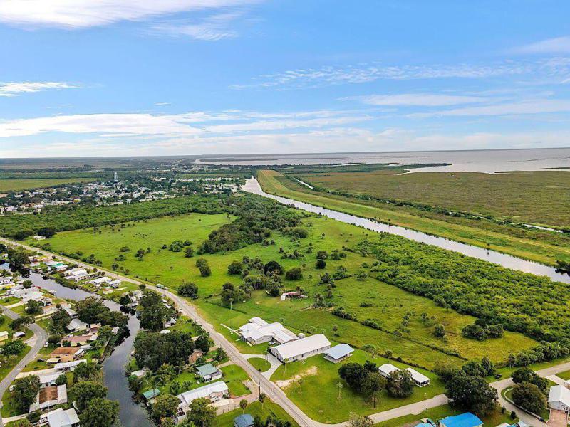  Commercial & Industrial Land Images 