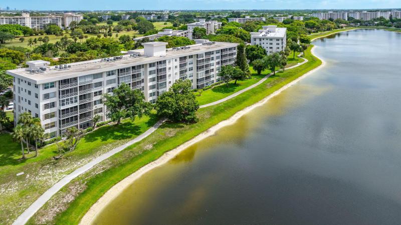  Condo & Townhome Photos