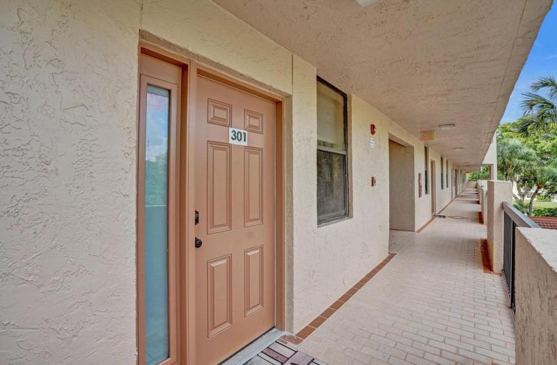  Condo & Townhome Photos