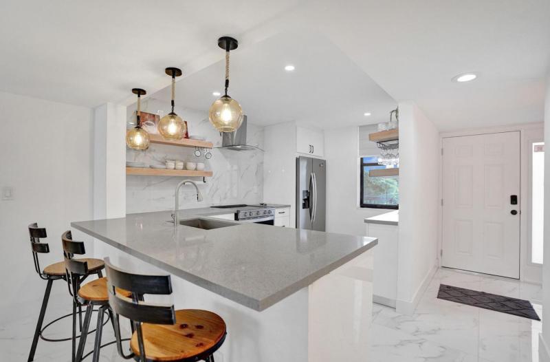  Condo & Townhome Photos