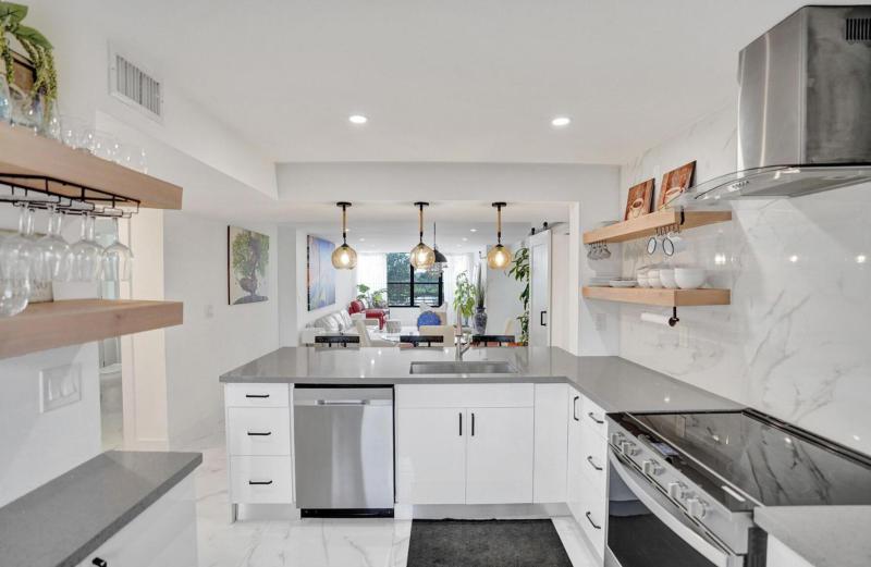  Condo & Townhome Photos