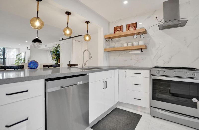  Condo & Townhome Photos
