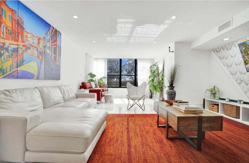  Condo & Townhome Photos
