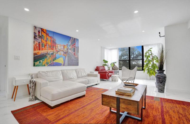  Condo & Townhome Photos