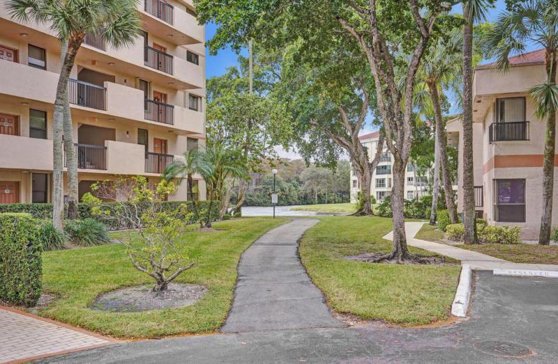  Condo & Townhome Photos