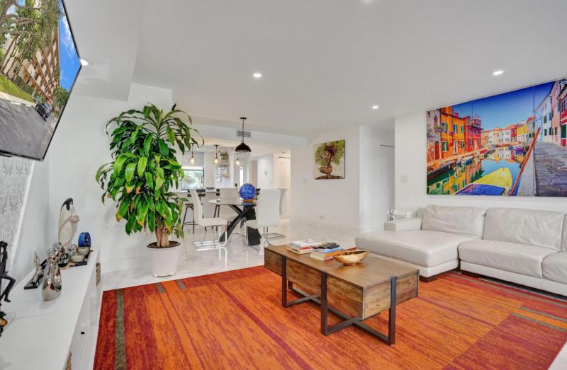  Condo & Townhome Photos