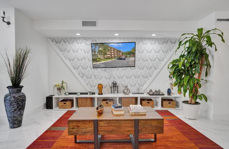  Condo & Townhome Photos