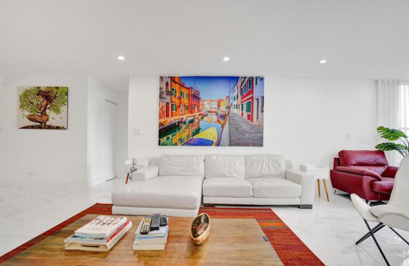 Condo & Townhome Photos