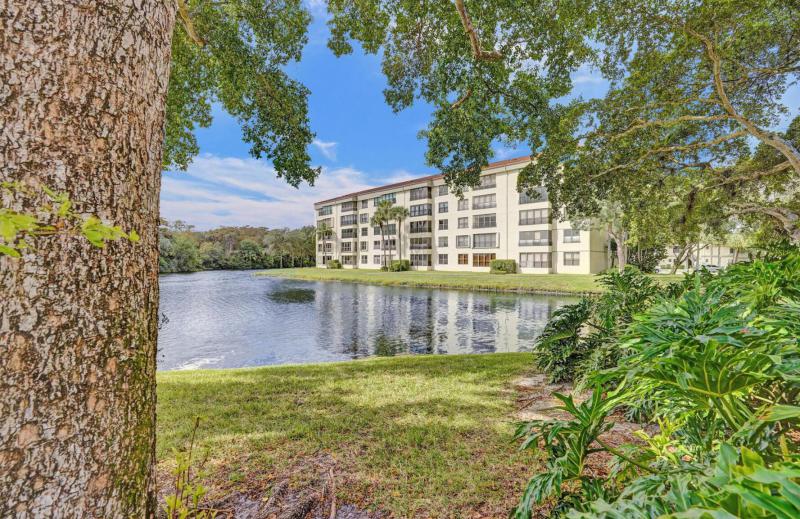  Condo & Townhome Photos
