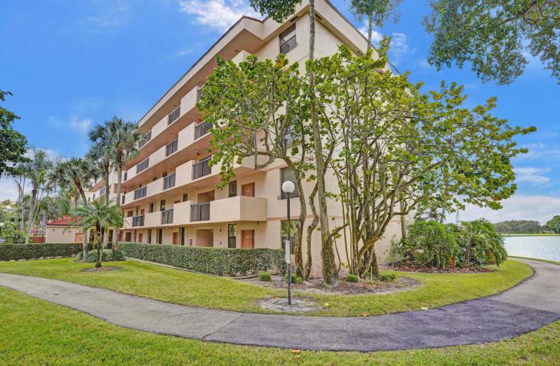  Condo & Townhome Photos