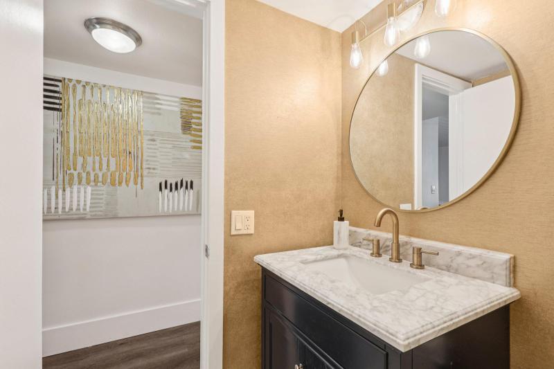  Condo & Townhome Photos