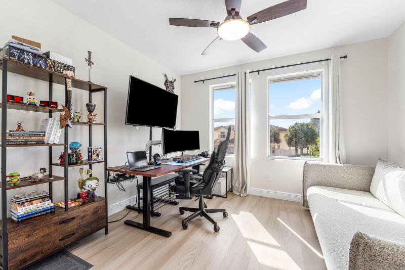  Condo & Townhome Photos