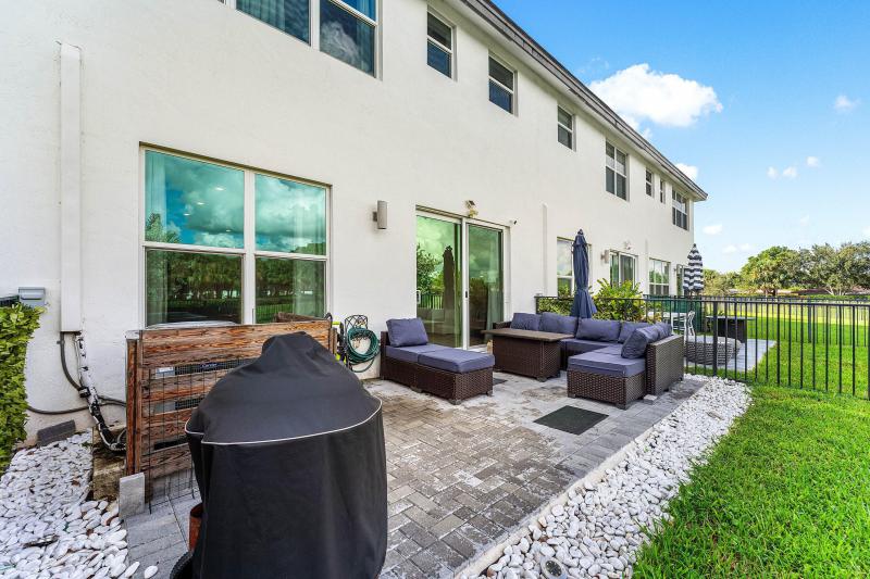  Condo & Townhome Photos