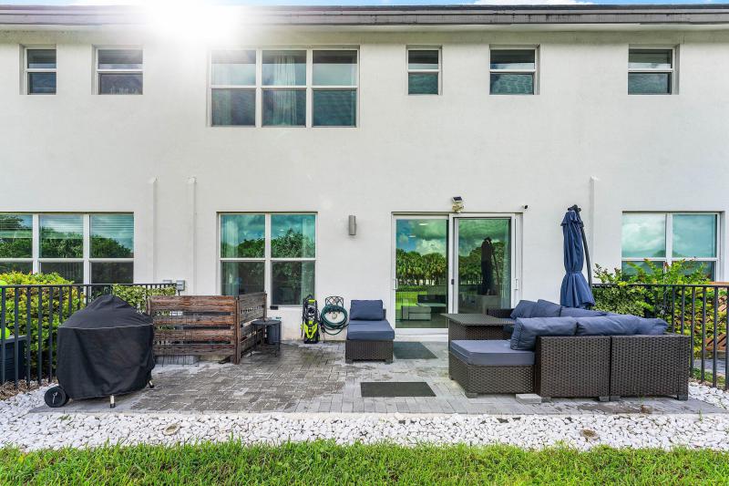  Condo & Townhome Photos