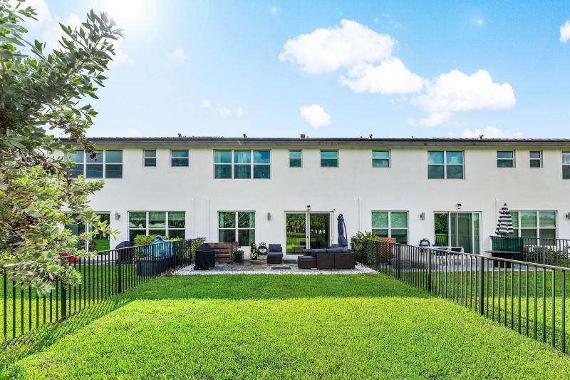  Condo & Townhome Photos