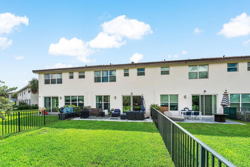  Condo & Townhome Photos