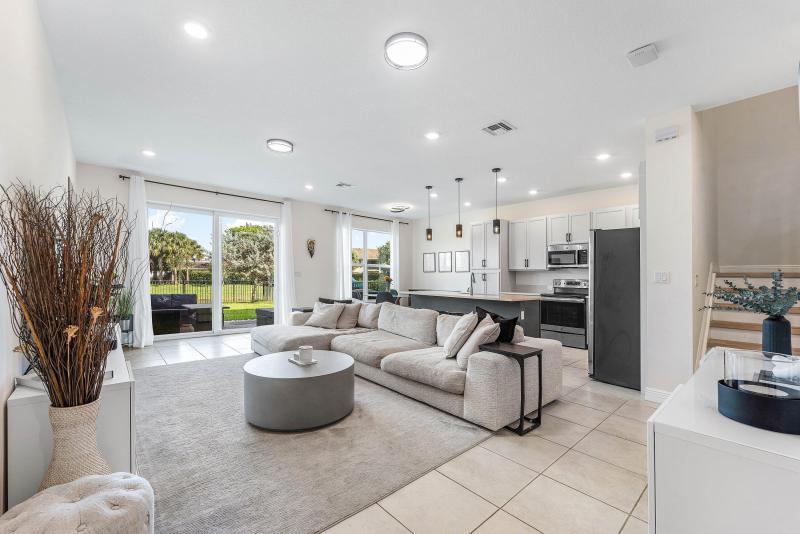  Condo & Townhome Photos