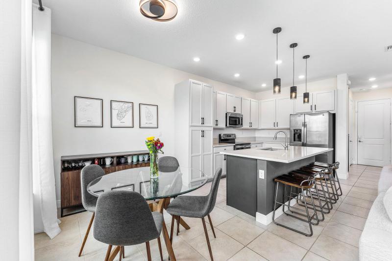  Condo & Townhome Photos