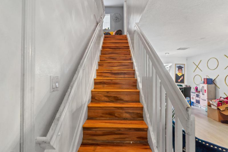  Condo & Townhome Photos